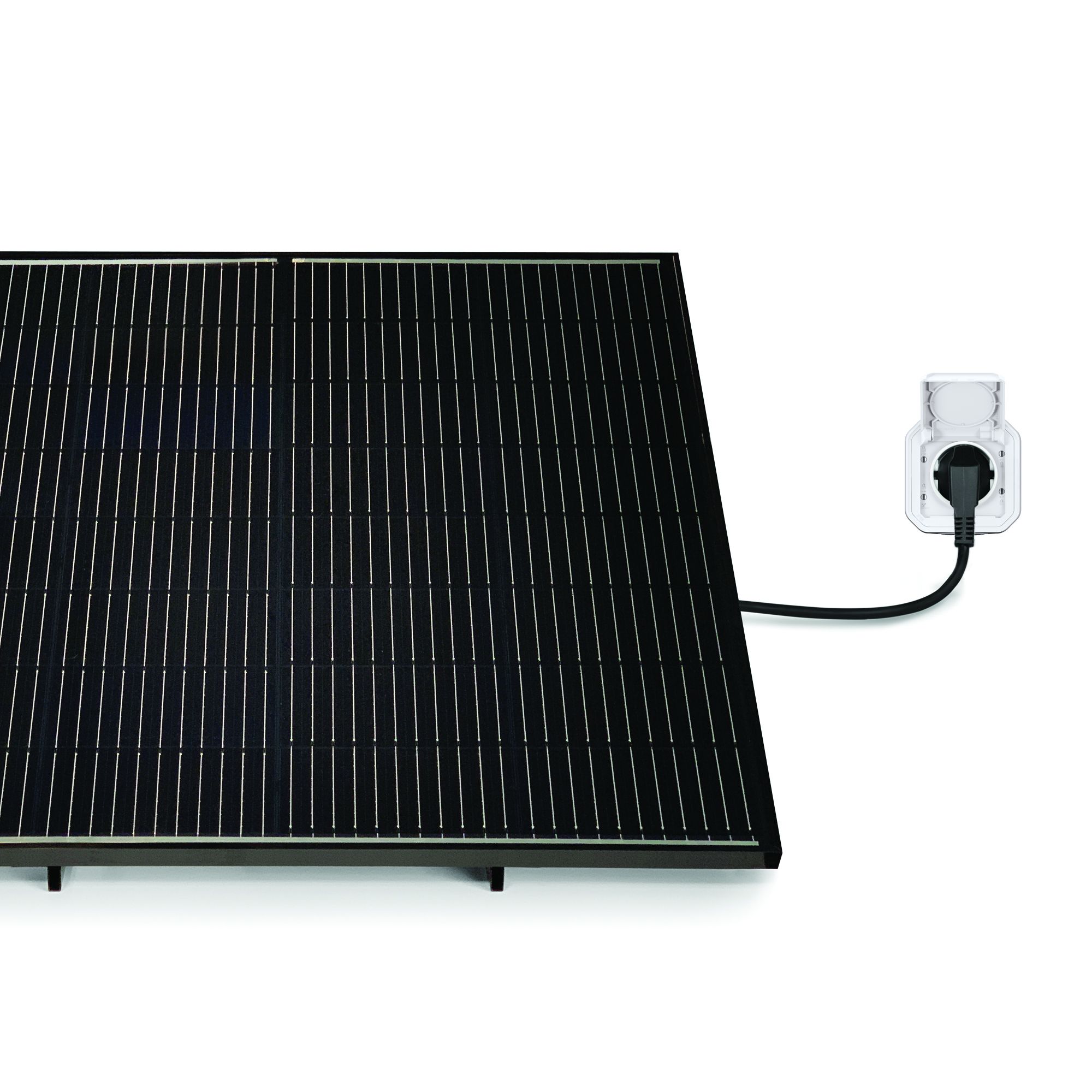 Un kit solare che si collega a una presa di corrente convenzionale